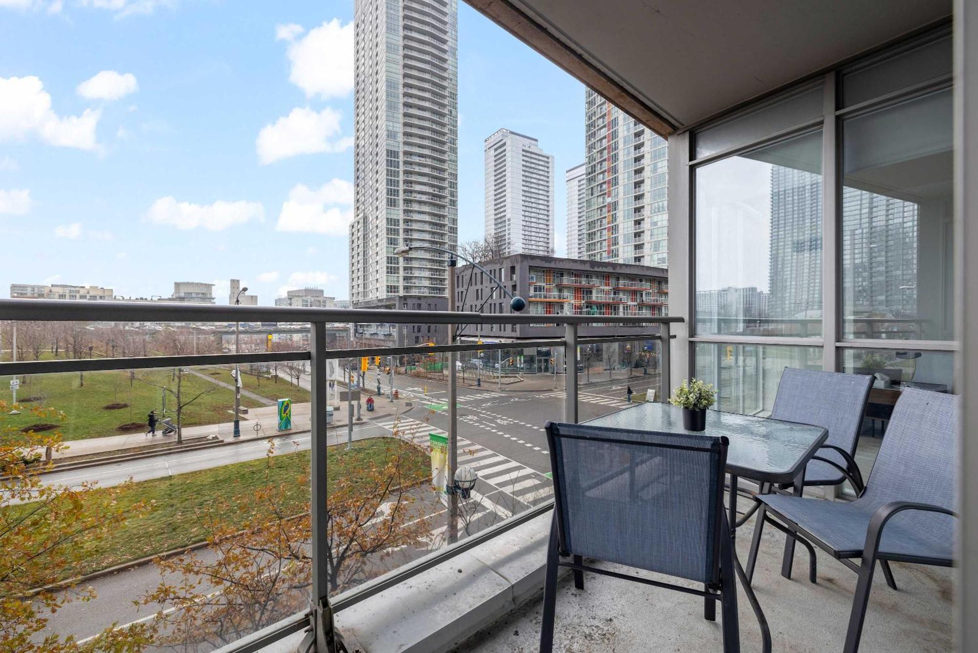 Elegant 3br W Parking In Apartment *