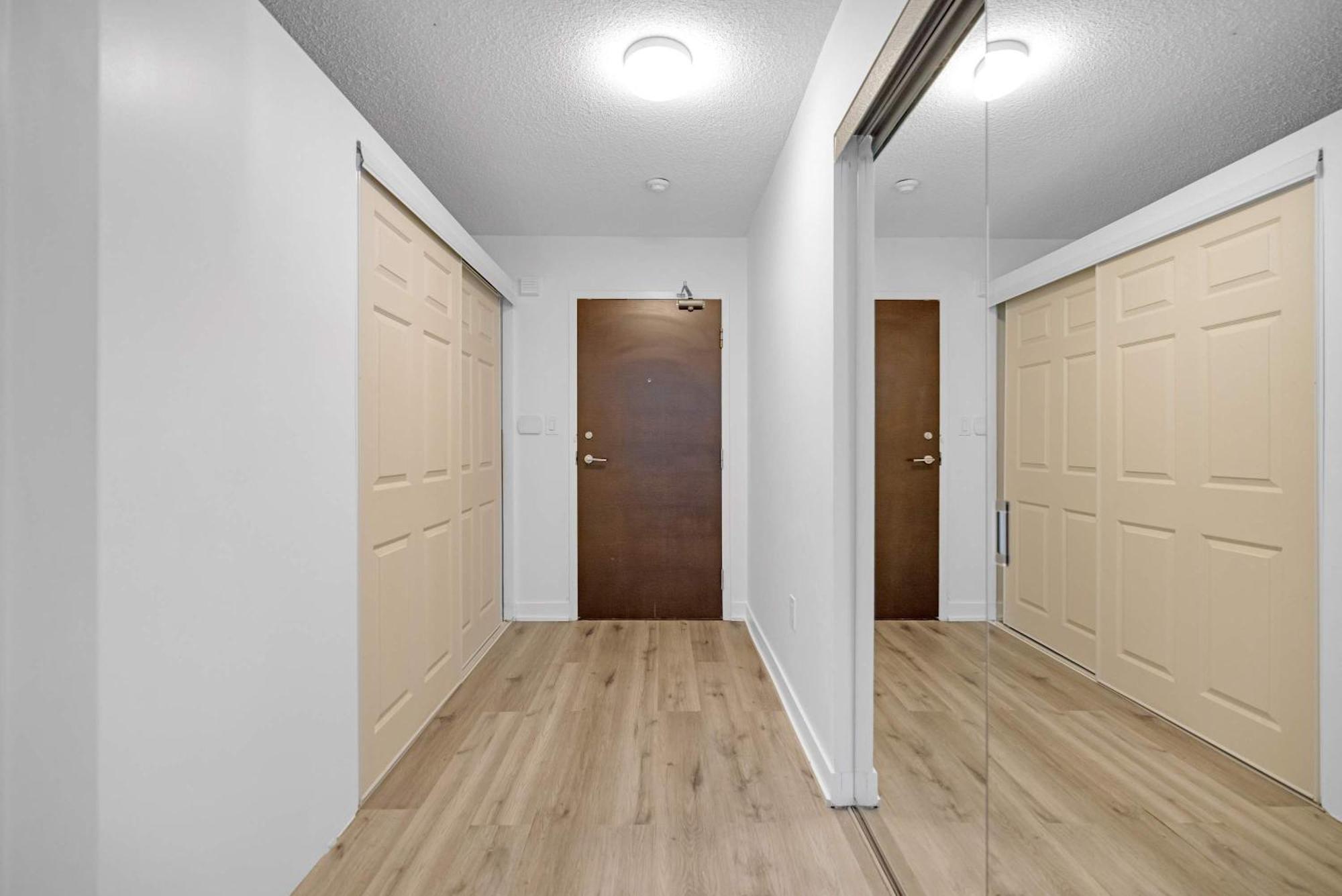 Stylish 3br Downtown Living W Parking Toronto