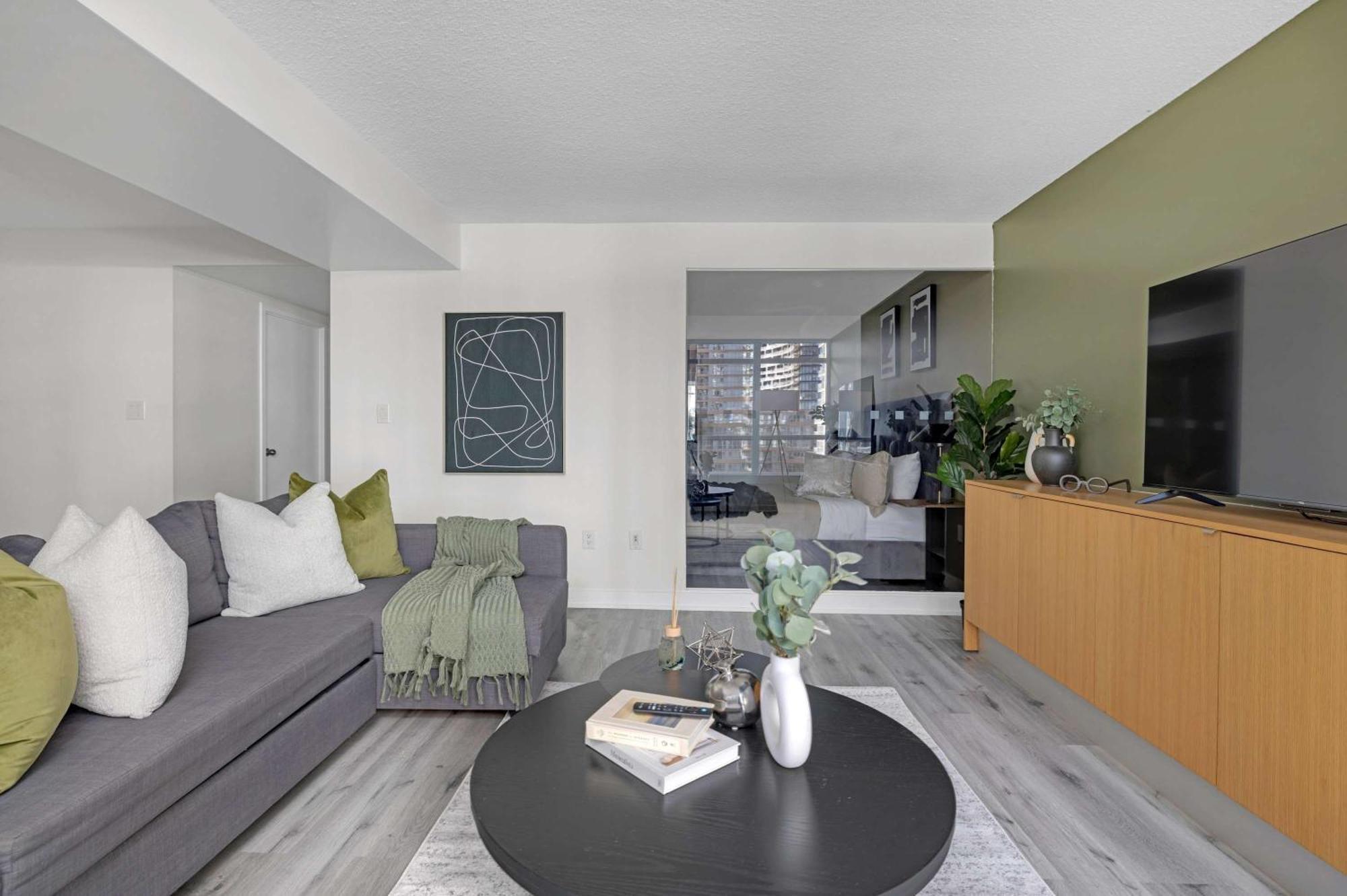 Stylish 3br Downtown Living W Parking *