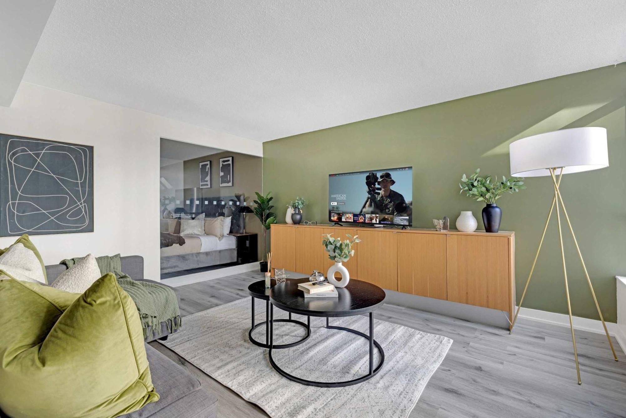 Stylish 3br Downtown Living W Parking * Toronto