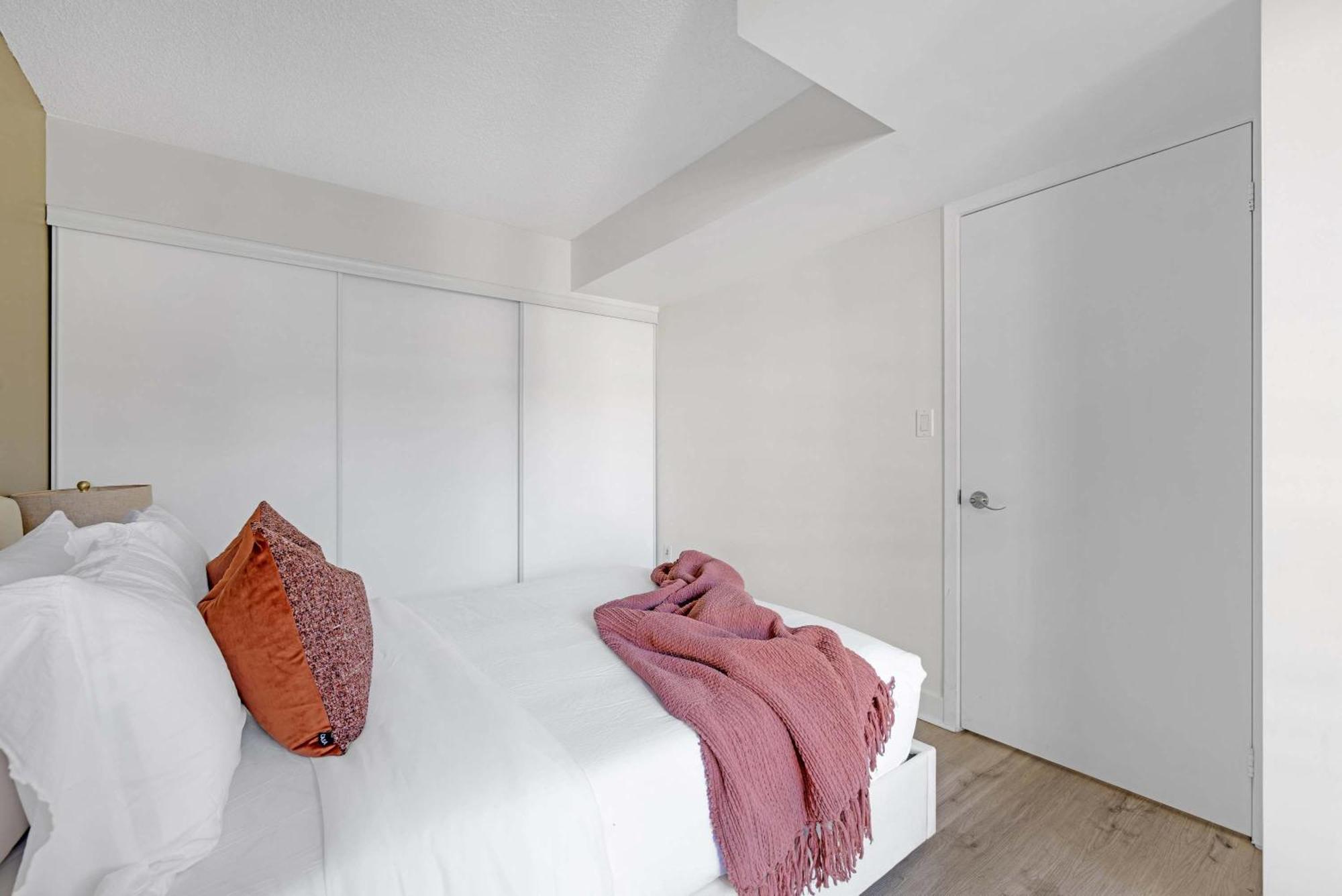 Stylish 3br Downtown Living W Parking