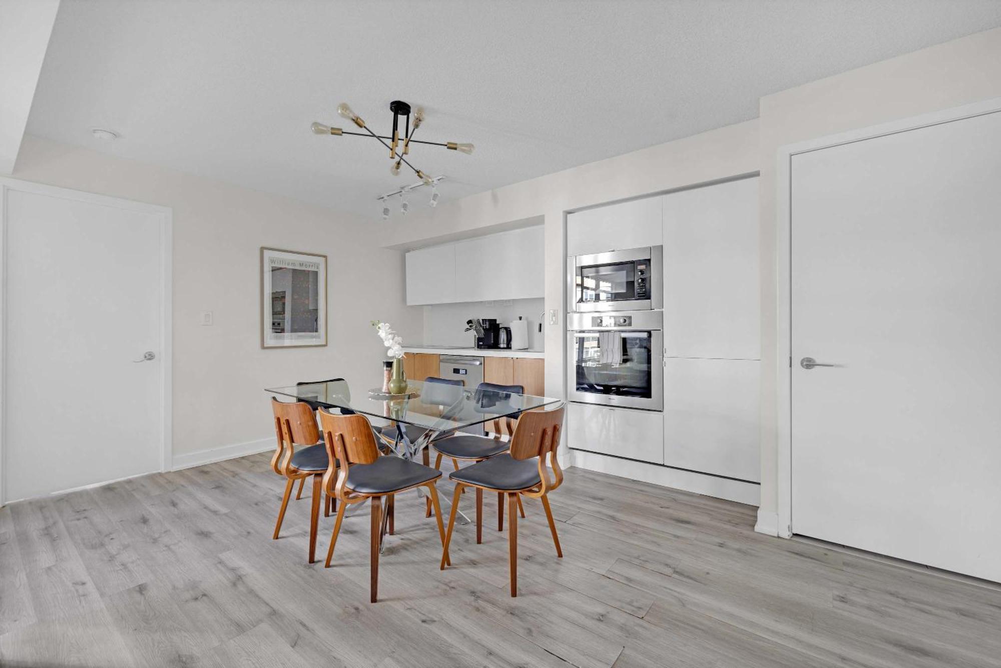 Apartment Stylish 3br Downtown Living W Parking *