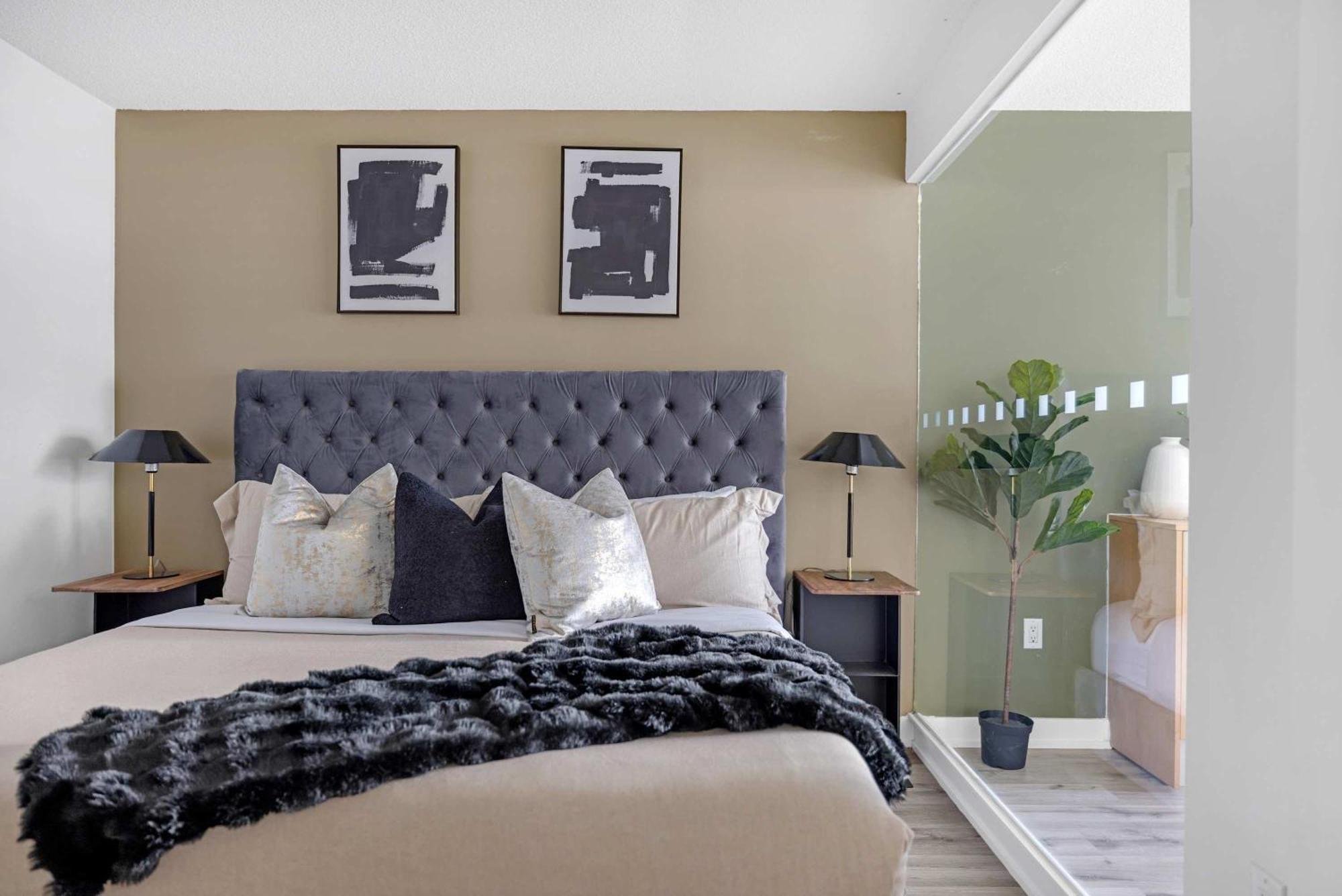 Stylish 3br Downtown Living W Parking Apartment Toronto