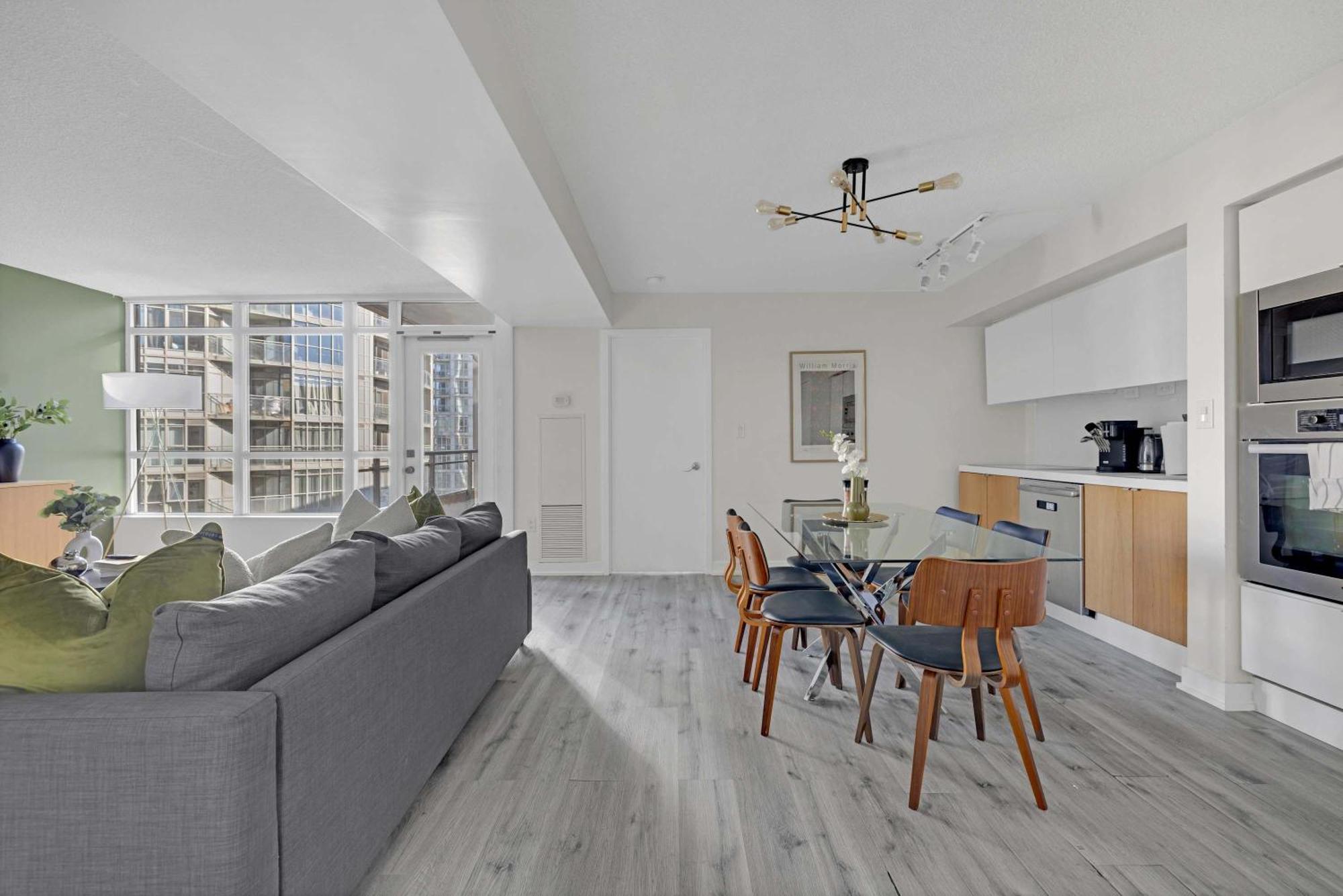 Apartment Stylish 3br Downtown Living W Parking