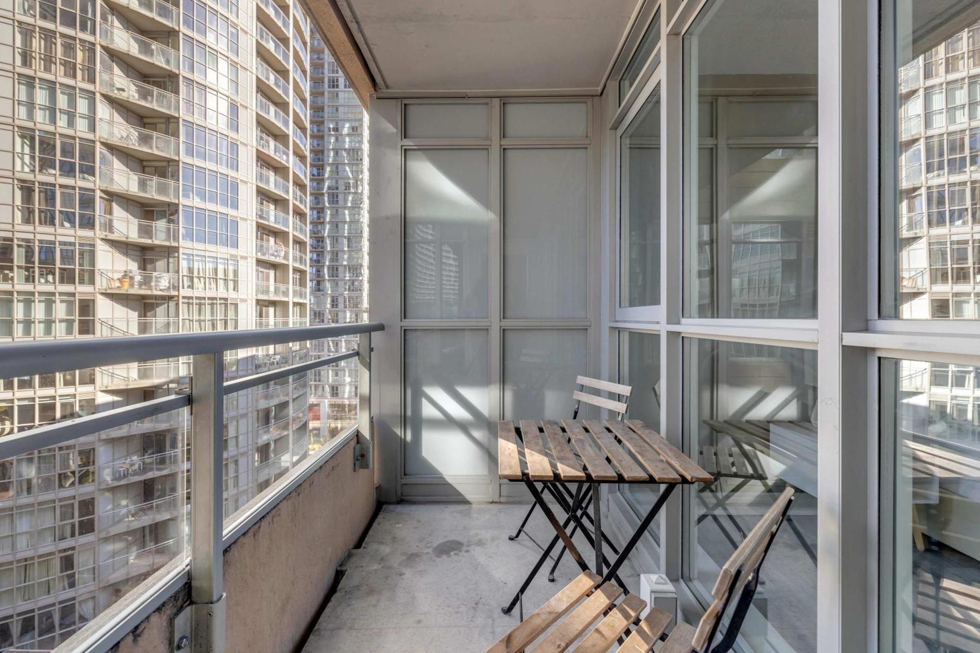 Stylish 3br Downtown Living W Parking Apartment Toronto