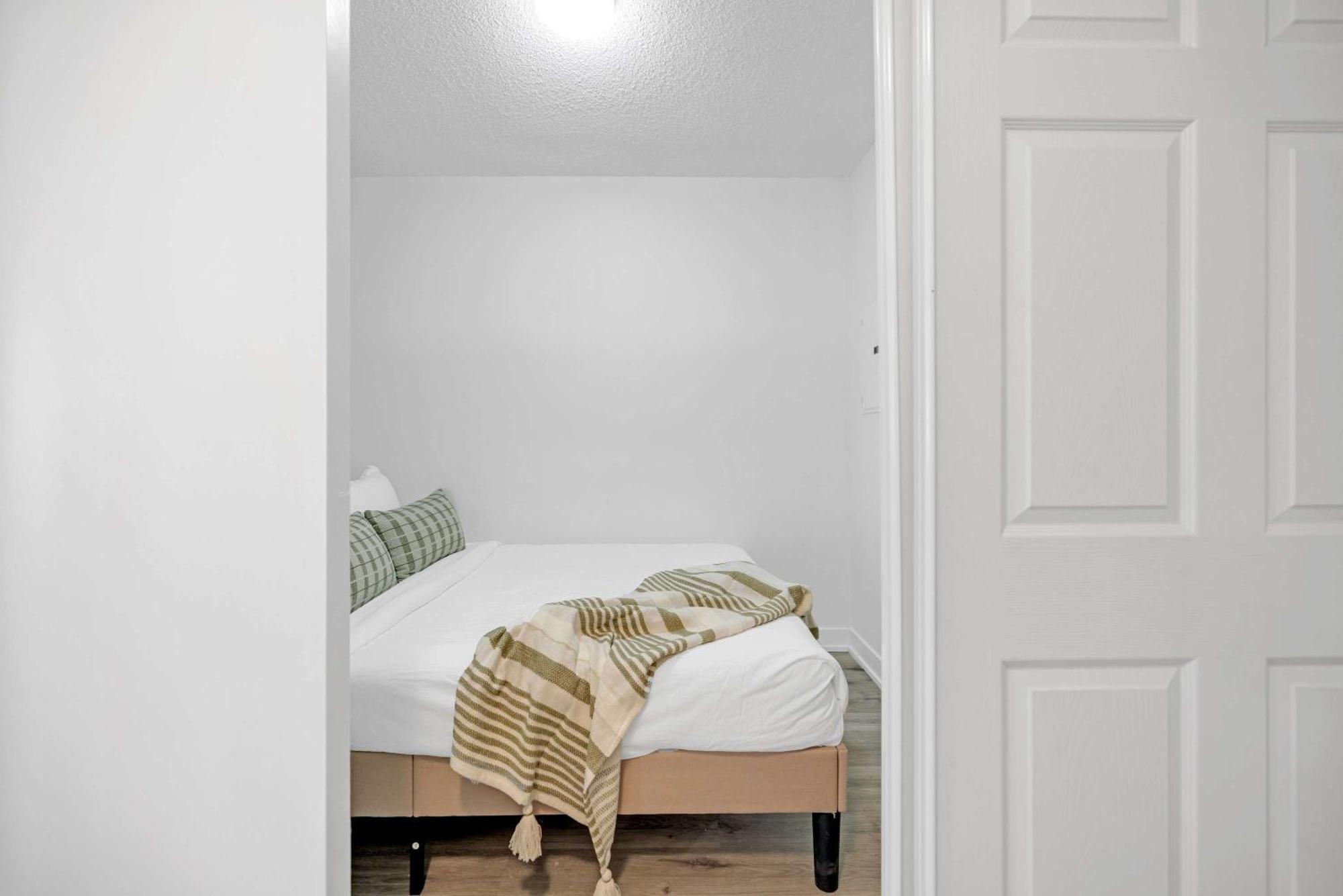 Stylish 3br Downtown Living W Parking *