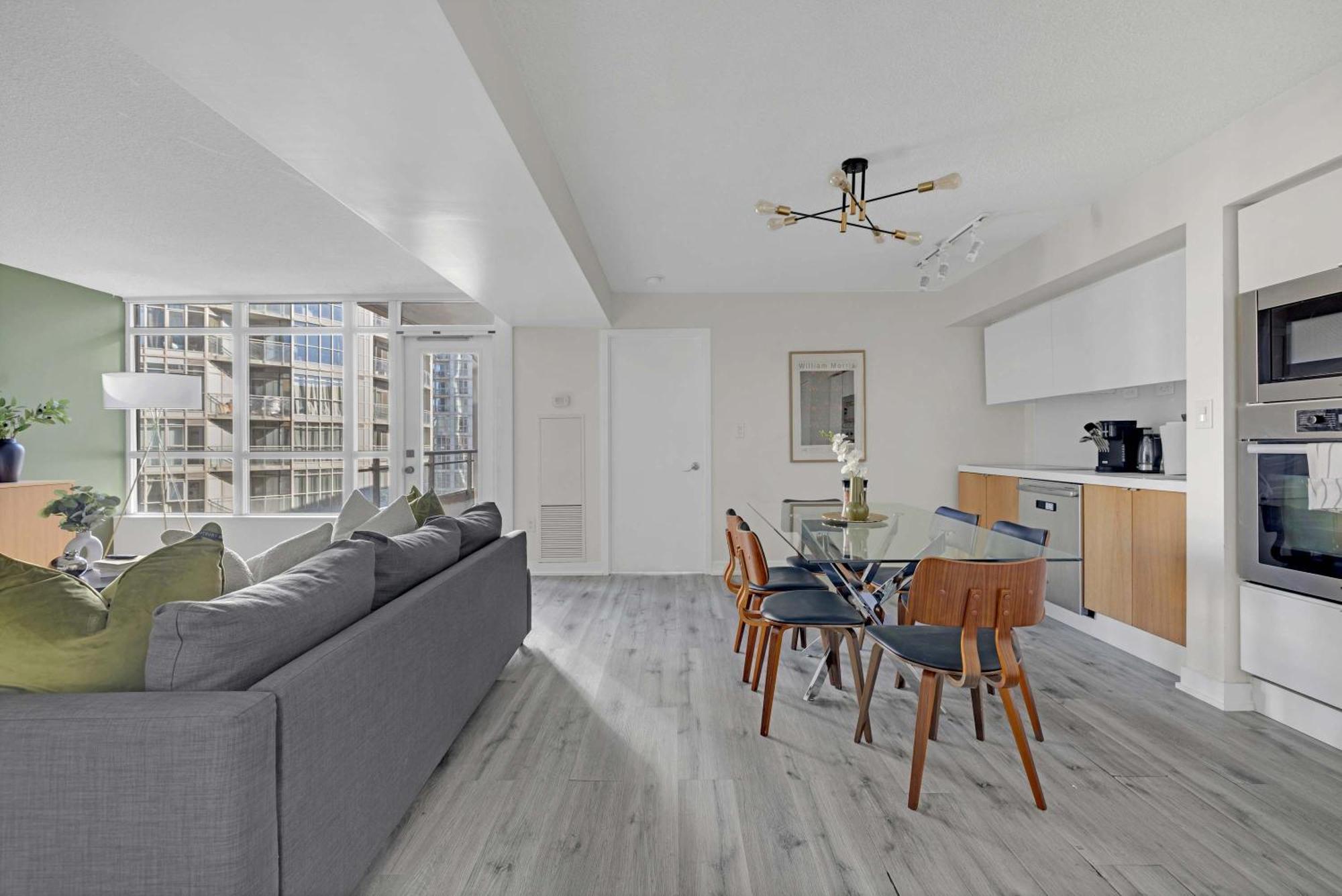 Apartment Stylish 3br Downtown Living W Parking