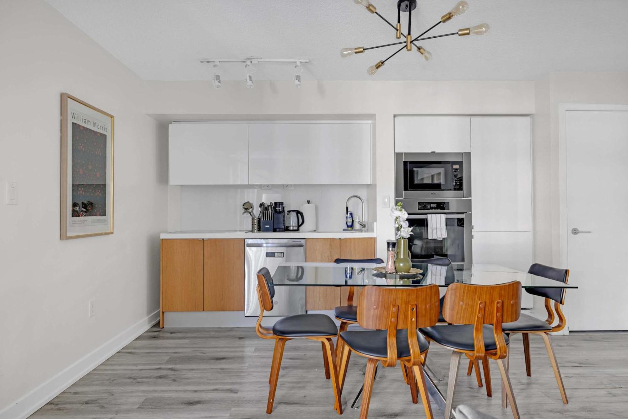Stylish 3br Downtown Living W Parking *