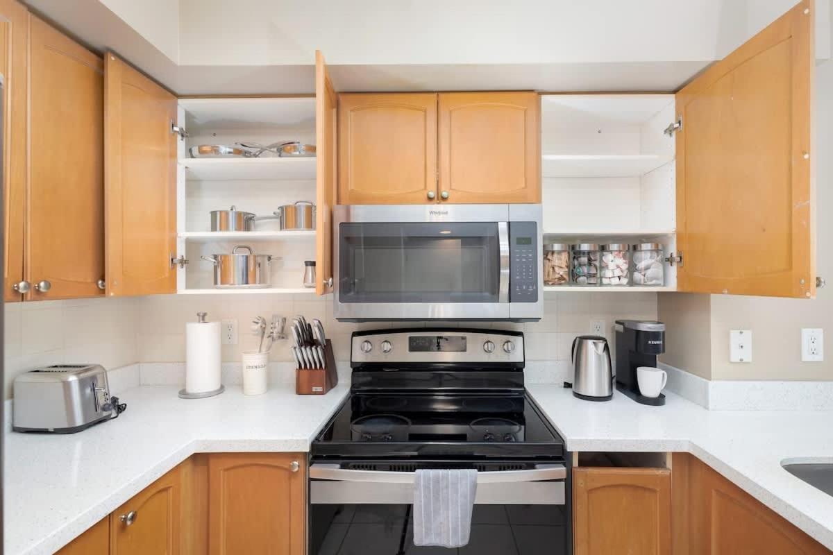 Scenic Waterfront W Parking In Downtown To Apartment Toronto