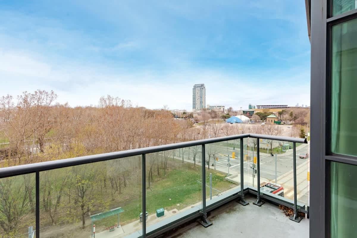 Apartment Scenic Waterfront W Parking In Downtown To