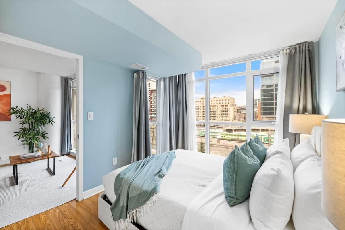 Family-friendly Downtown Oasis Parking Apartment Toronto