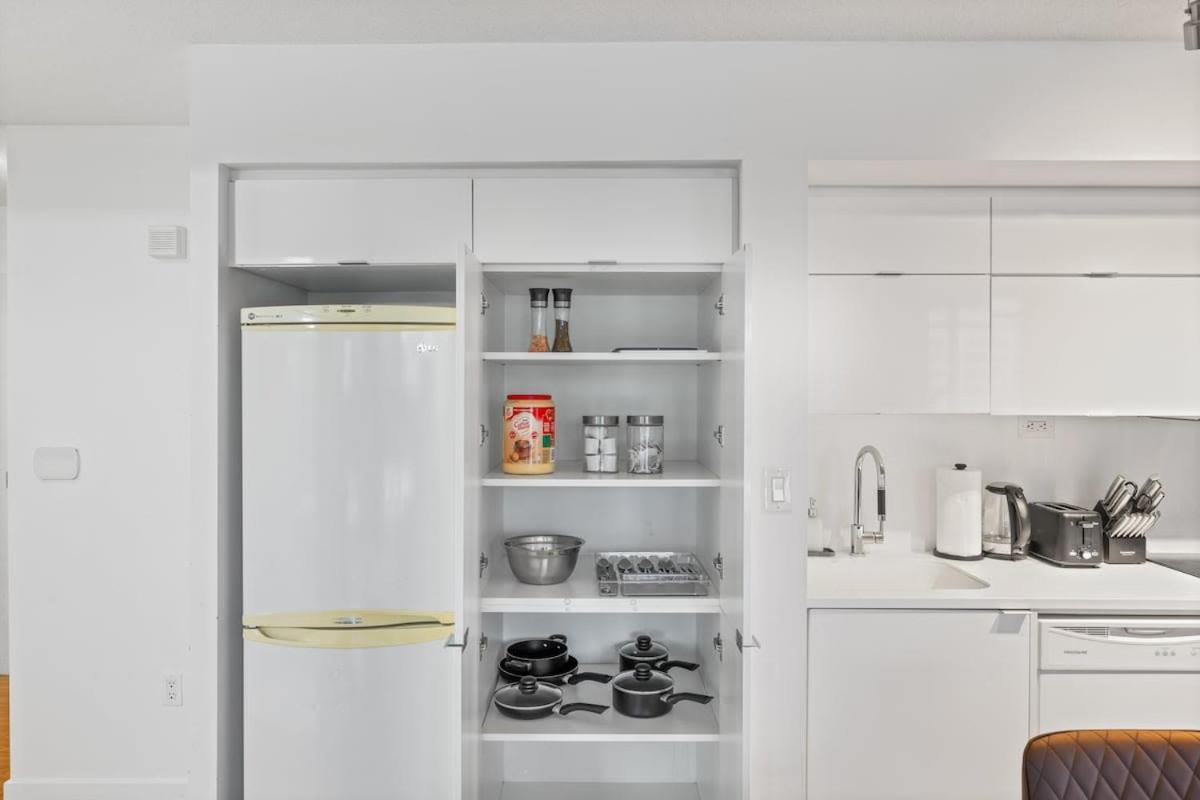 Family-friendly Downtown Oasis Parking Apartment *