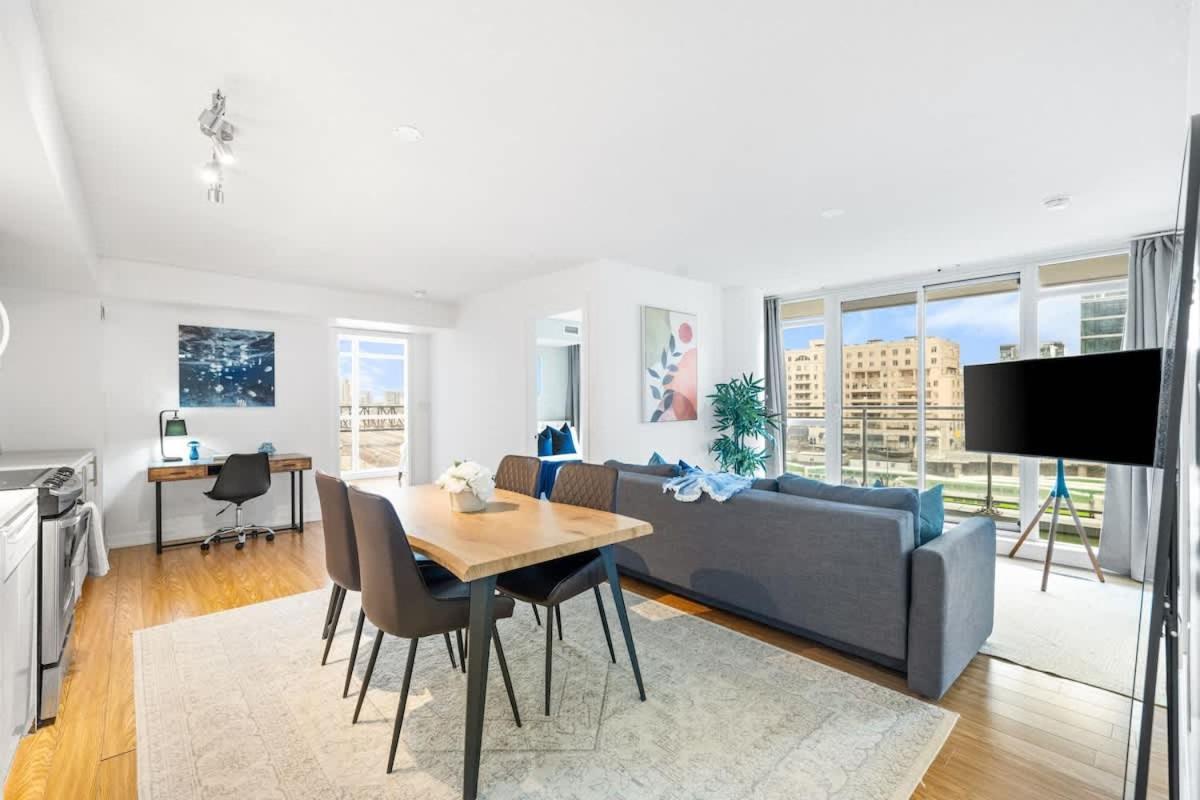Family-friendly Downtown Oasis Parking Apartment *