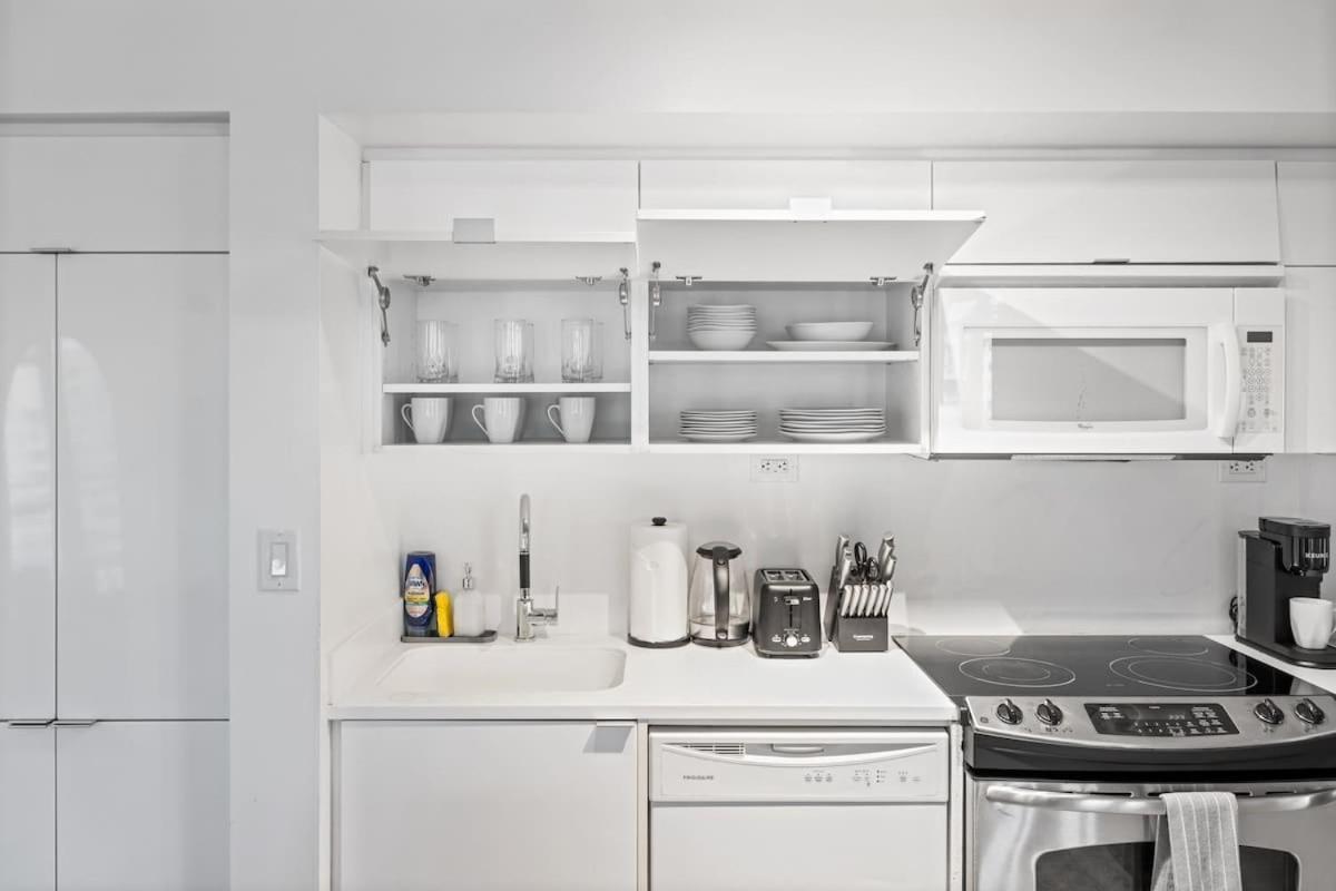 Family-friendly Downtown Oasis Parking Apartment Toronto