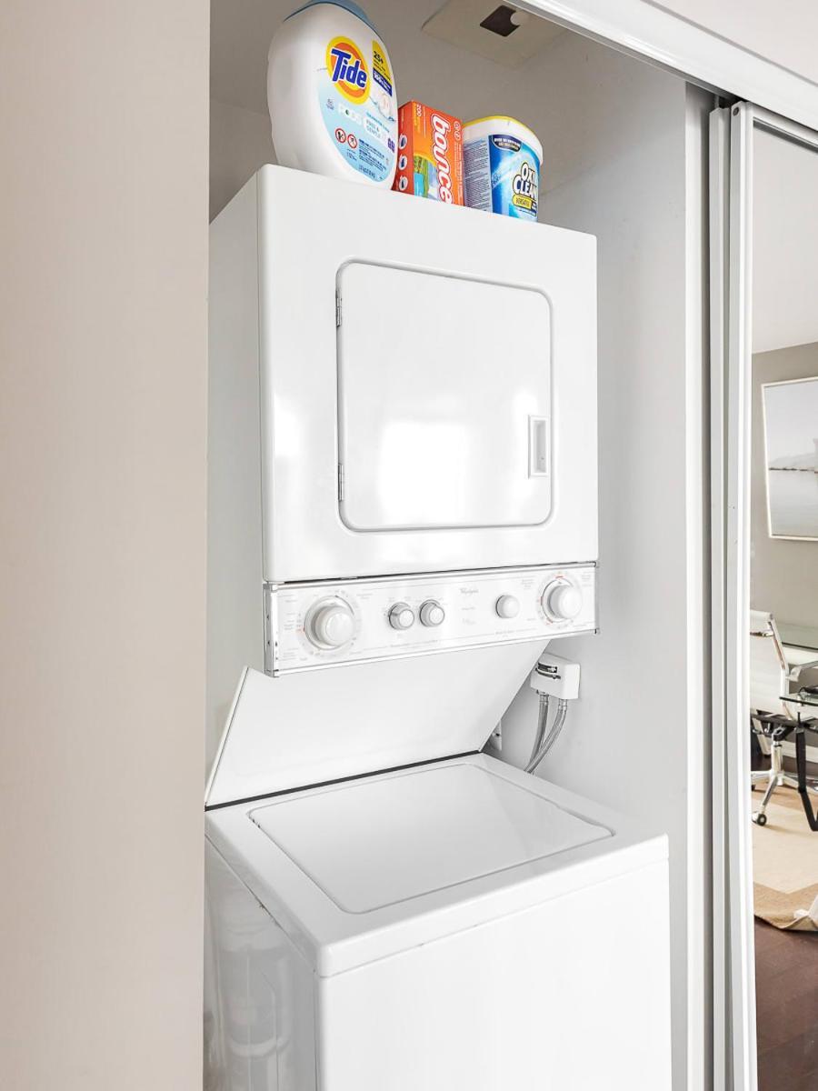 Penthouse Overlooking Dt Free Parking Apartment