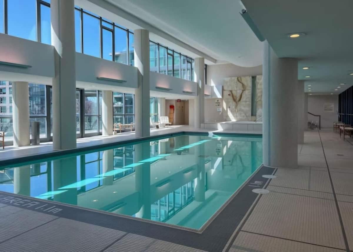 2 Bedroom W/ Amazing Views & Parking Toronto