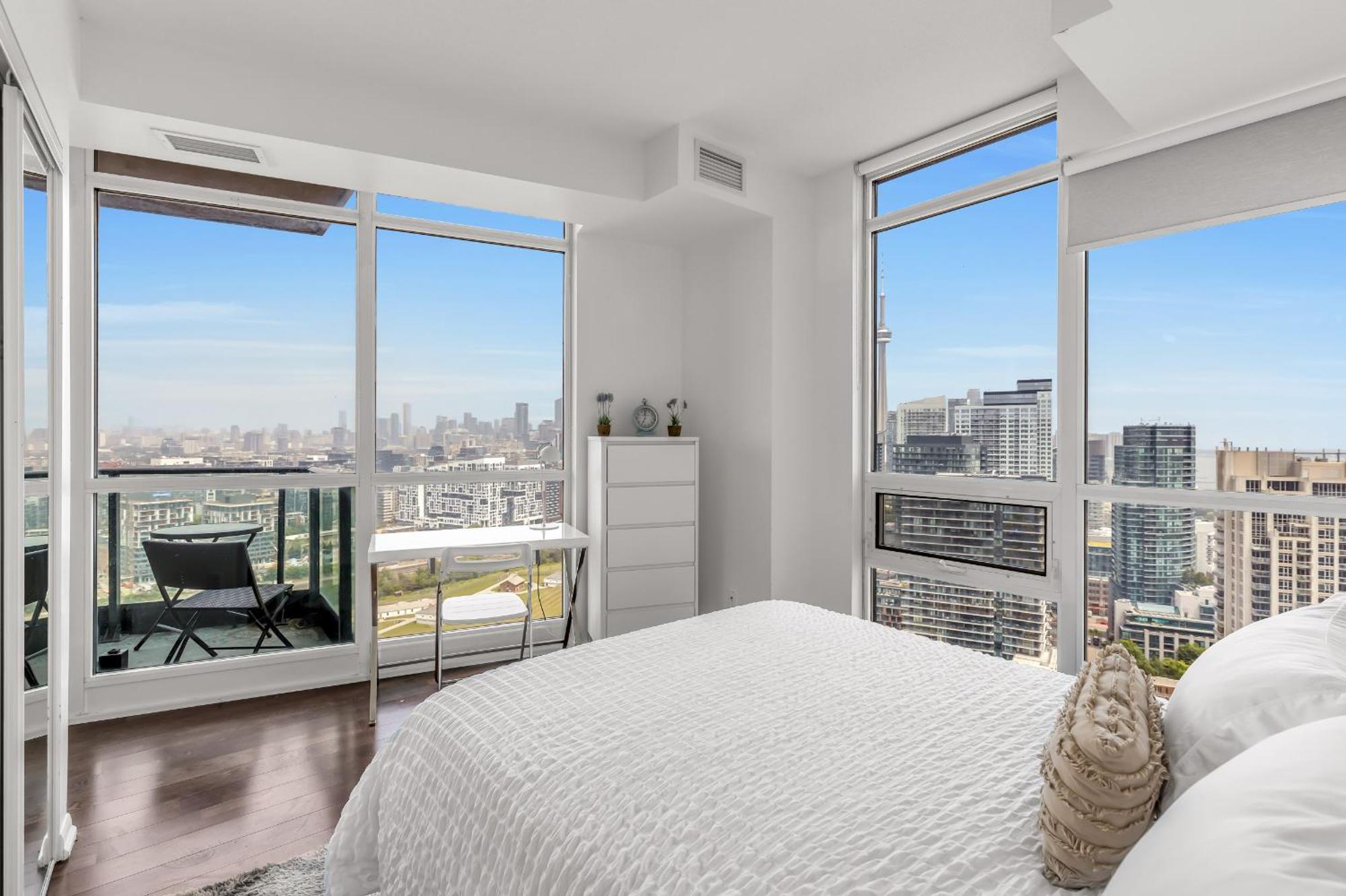 2 Bedroom W/ Amazing Views & Parking Apartment *