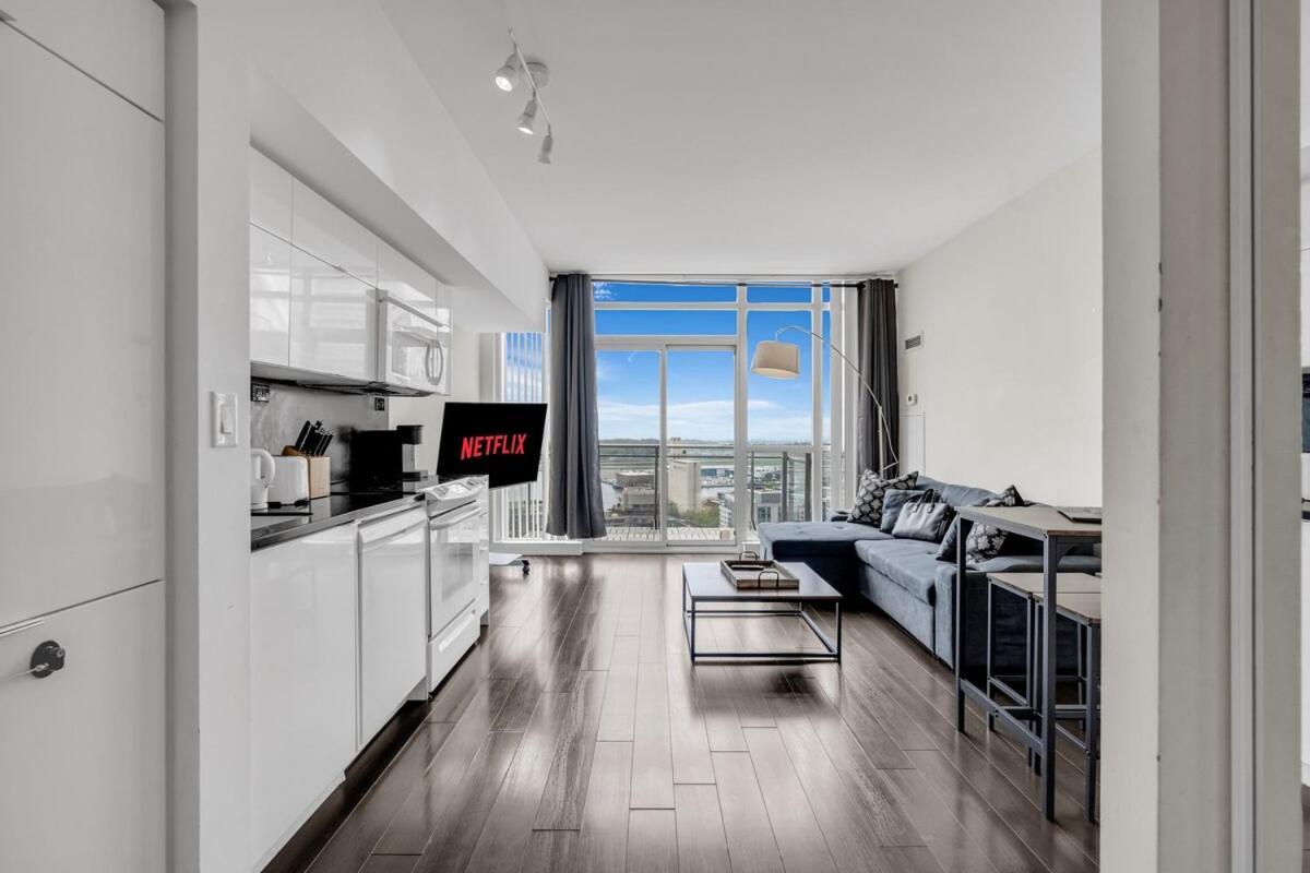 Prestige Downtown - Free Parking Apartment Toronto