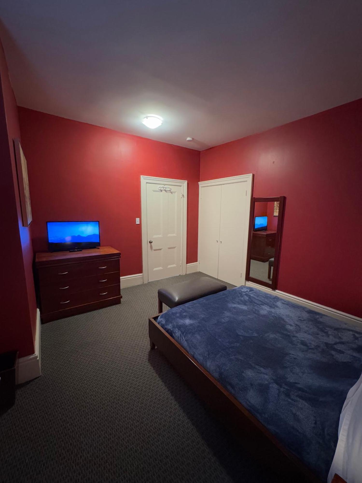 Huntley Inn *