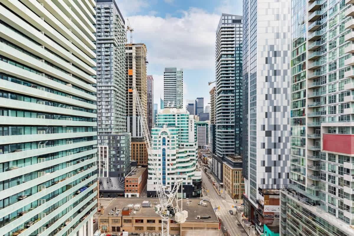 Urban Executive Oasis Dt To * Toronto