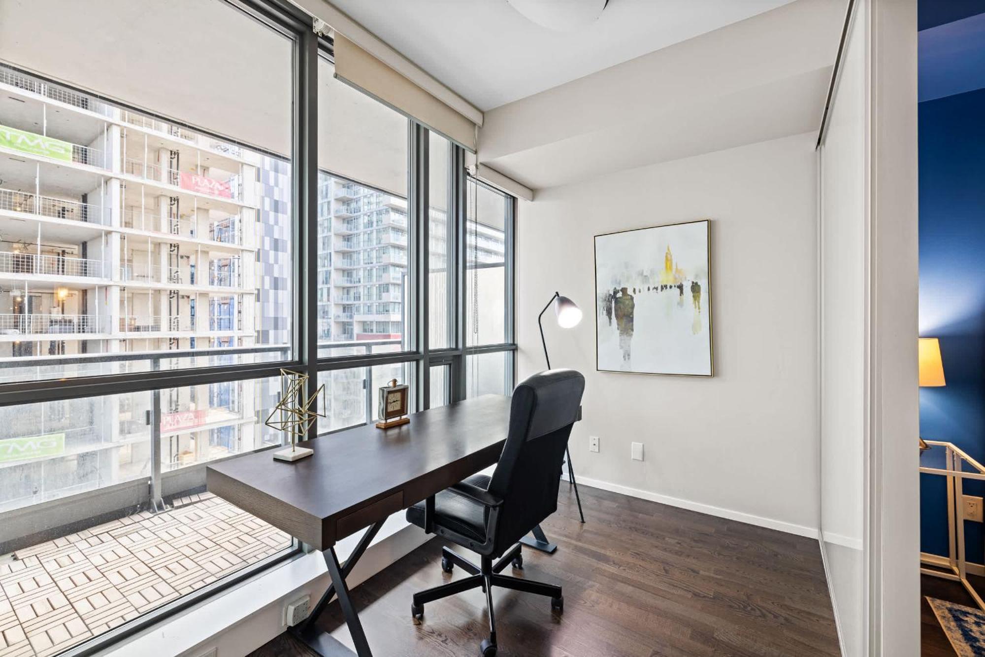 Urban Executive Oasis Dt To Apartment Toronto
