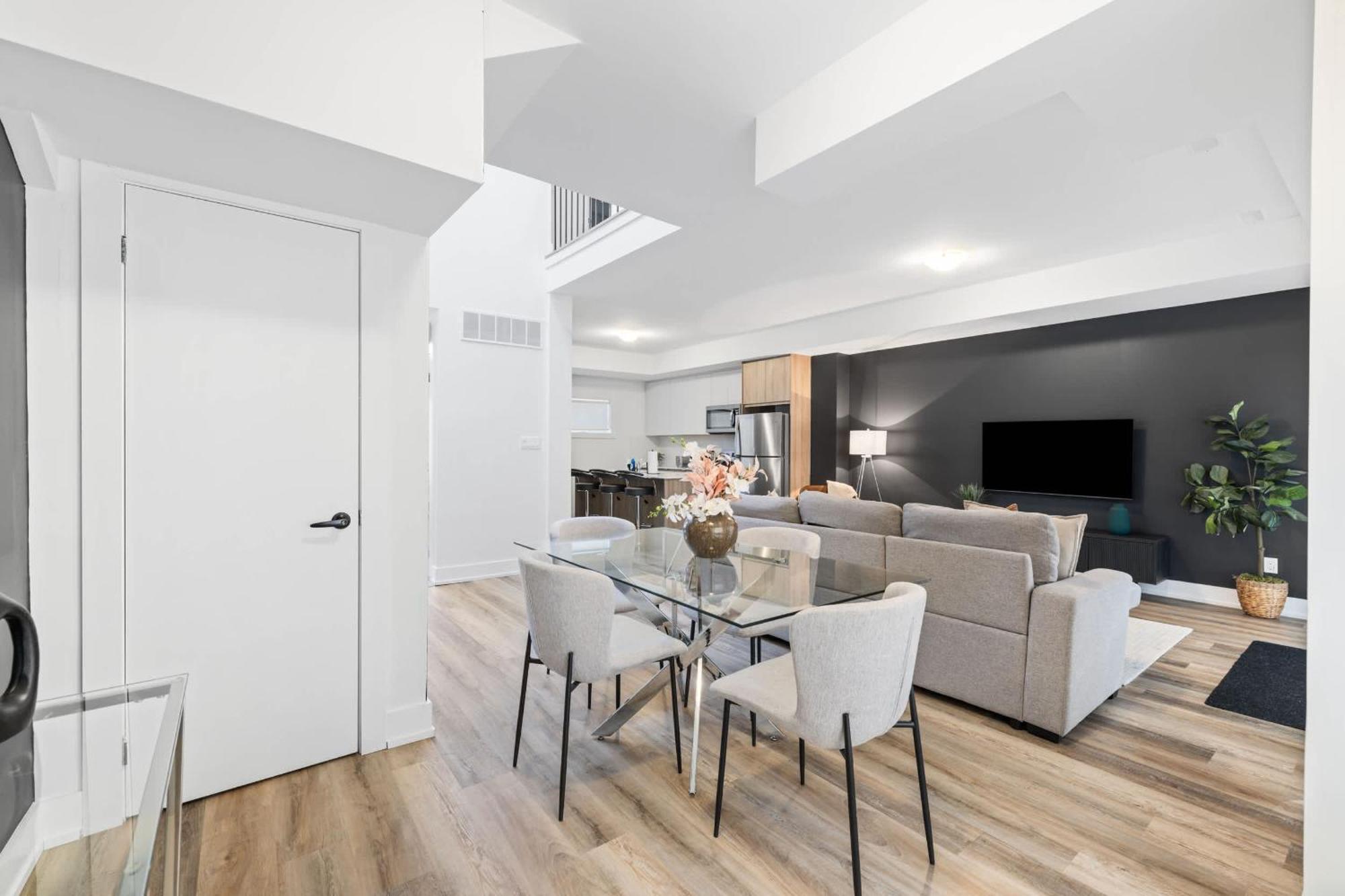 Luxury Laneway In Junction Triangle Parking Apartment Toronto