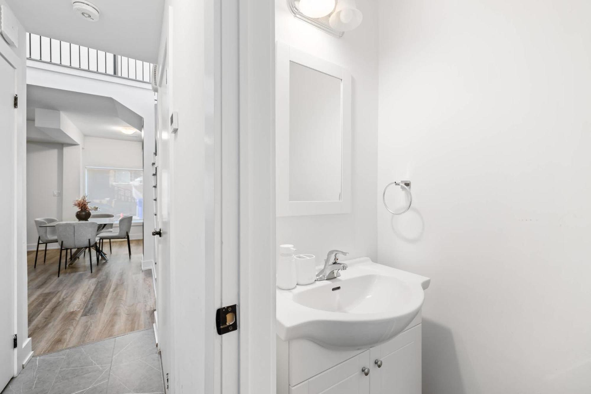 Luxury Laneway In Junction Triangle Parking Apartment *