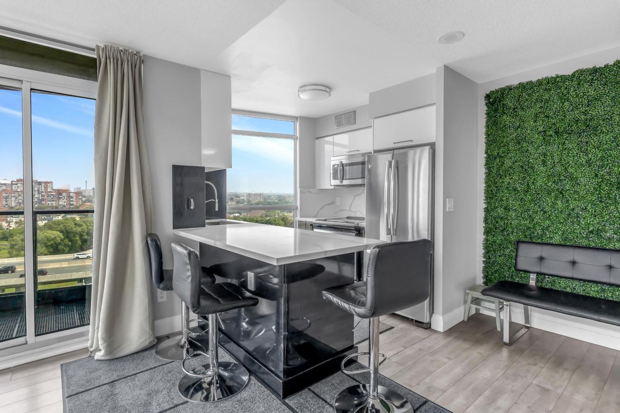 Apartment 2 Bedroom With City Views With Free Parking And Pool Toronto