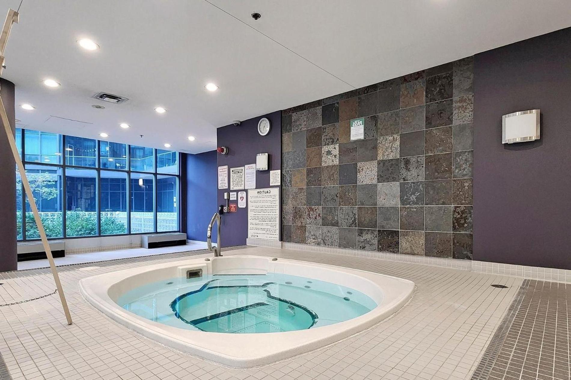 2 Bedroom With City Views With Free Parking And Pool