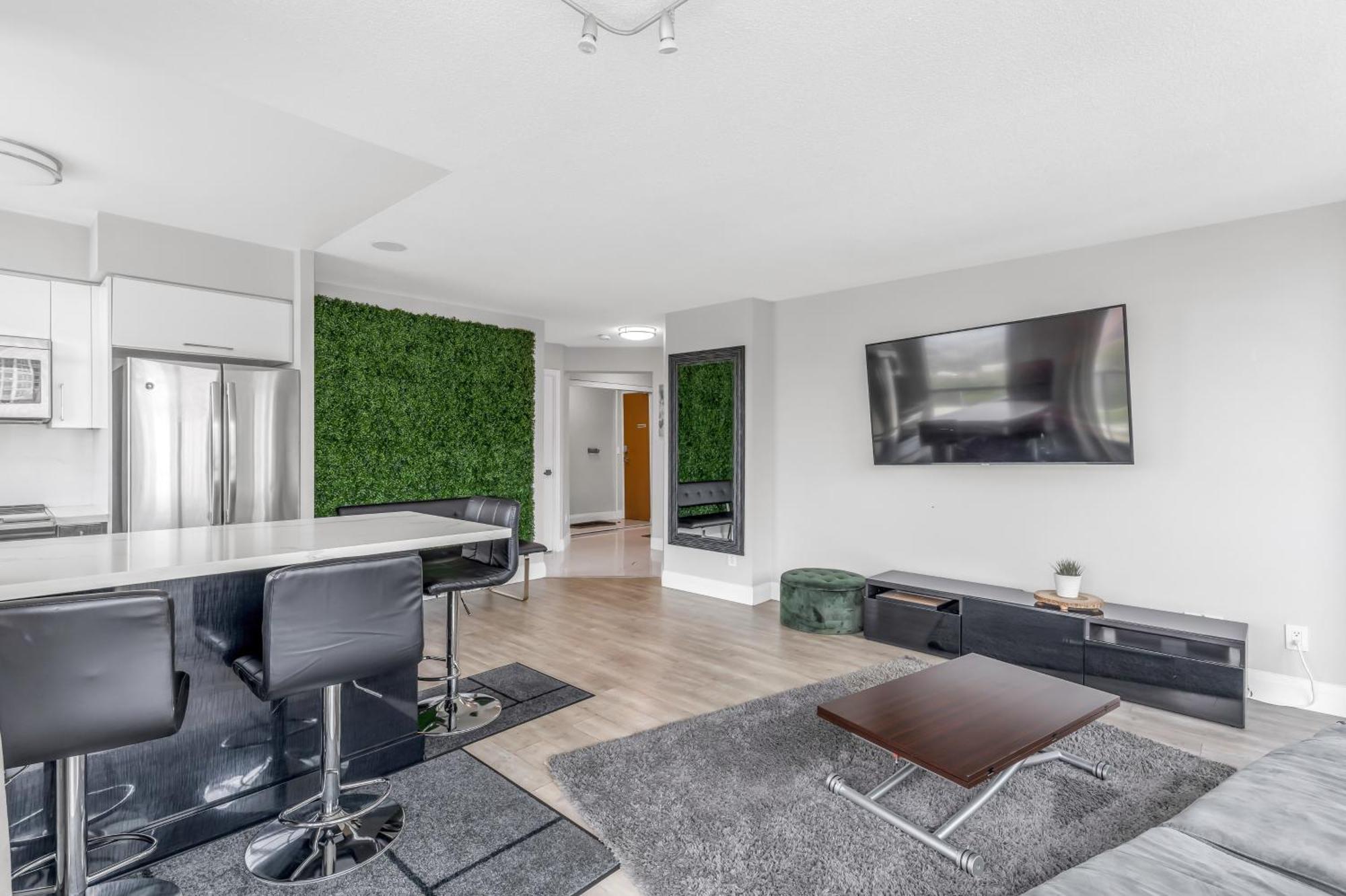 Apartment 2 Bedroom With City Views With Free Parking And Pool Toronto