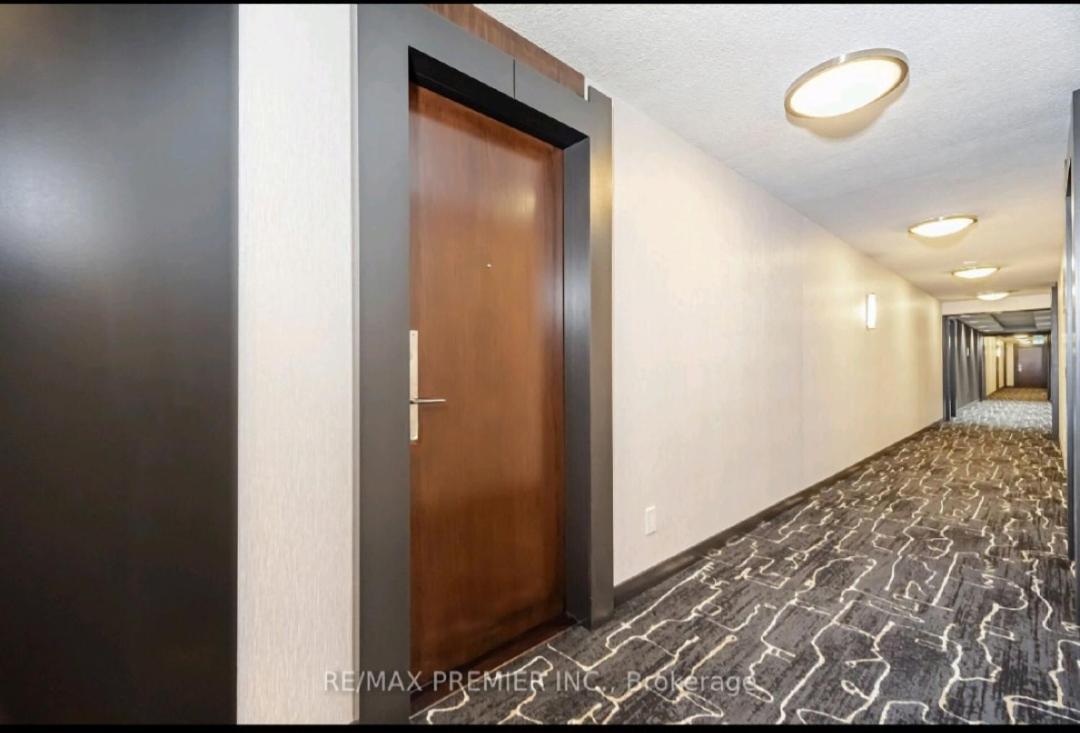 Downtown Spacious Lakeview 2 Beds Salt Water Pool Gym Free Parking *
