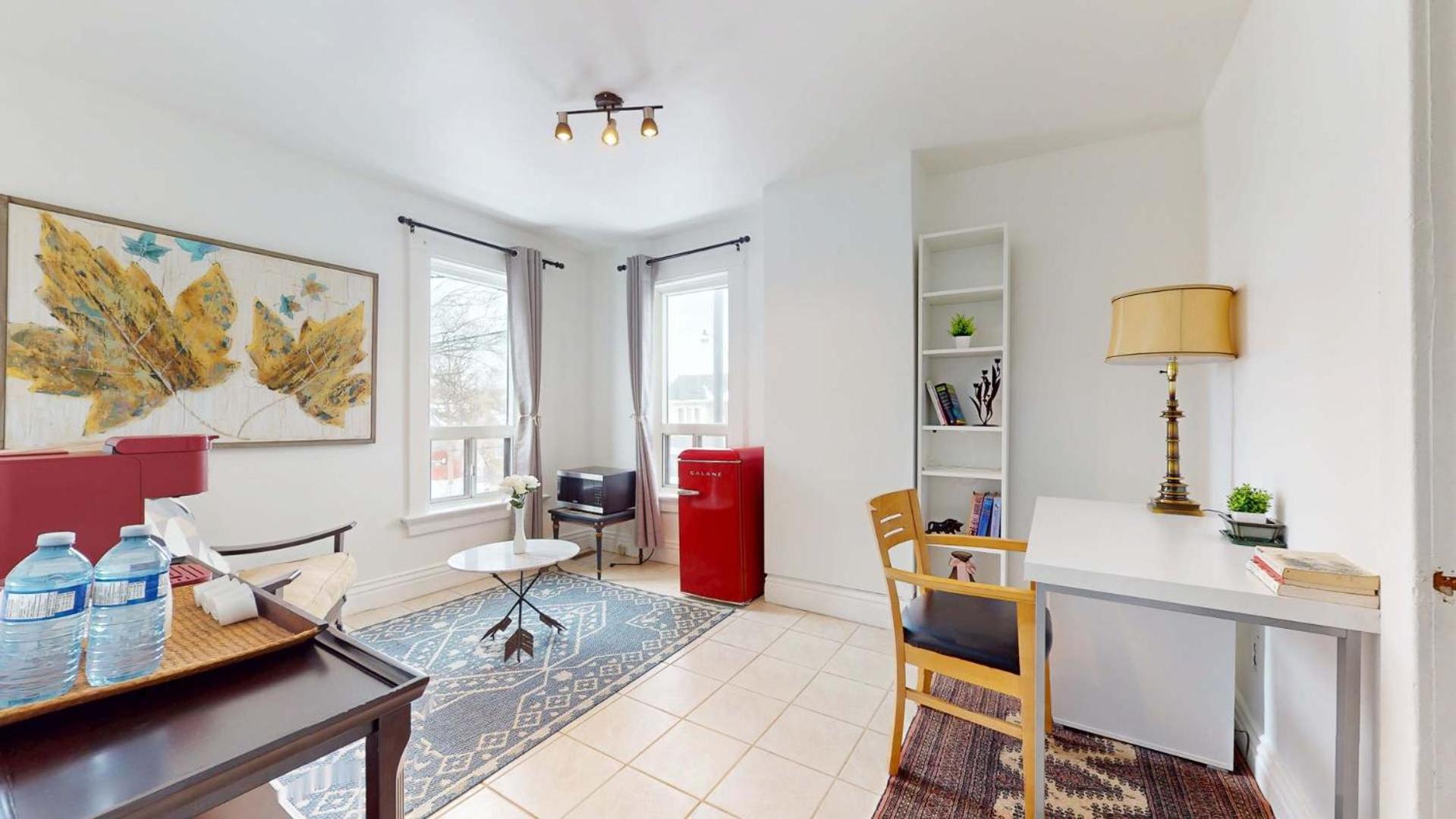Spacious In Corso Italia * Toronto