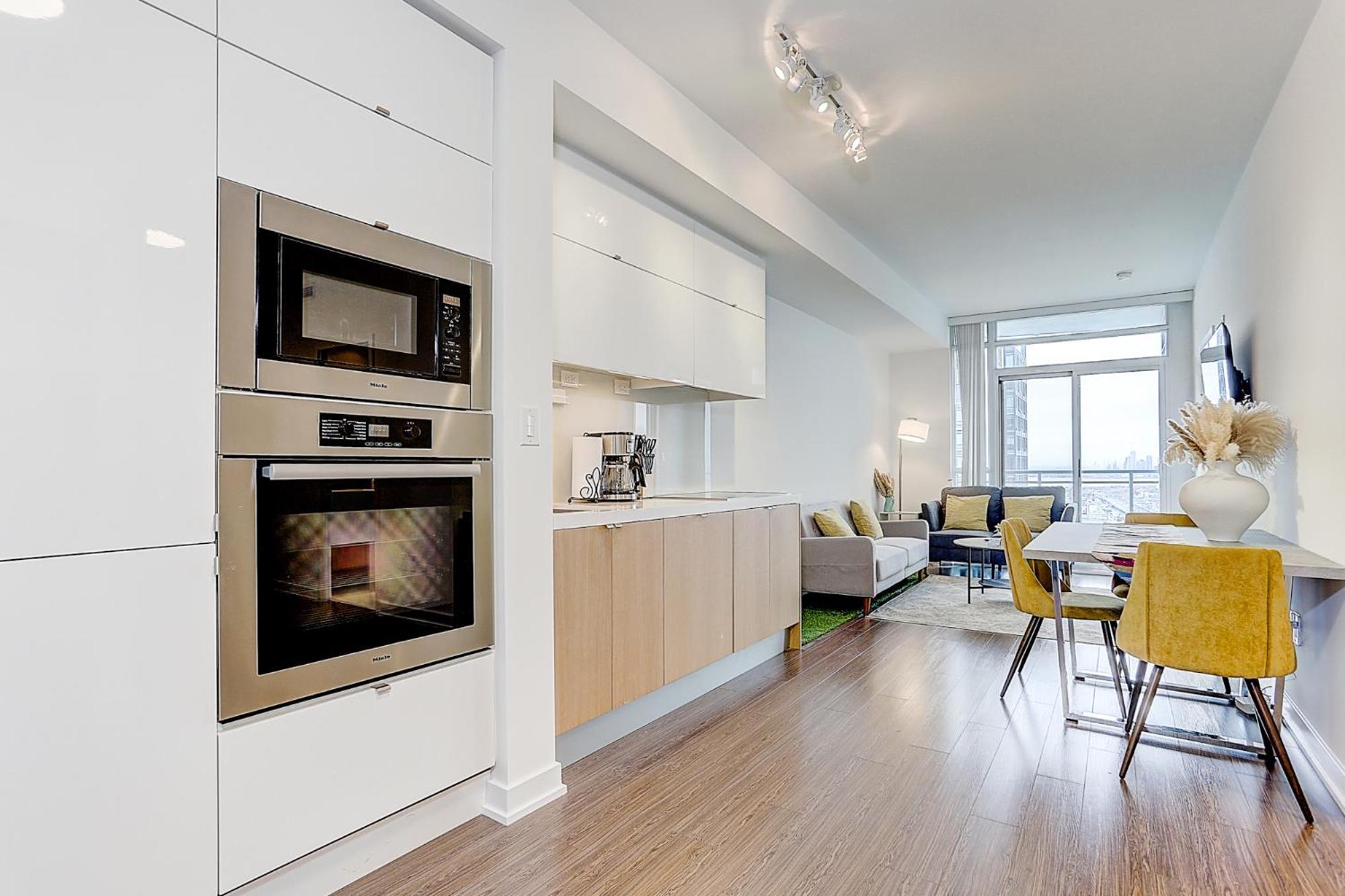 Lakeview Downtown Aparthotel