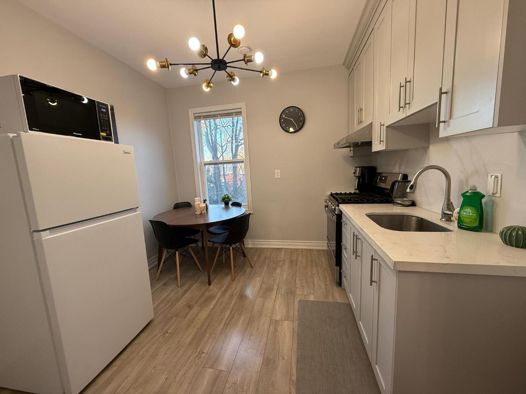 3 Bedrooms Little Italy Downtown *