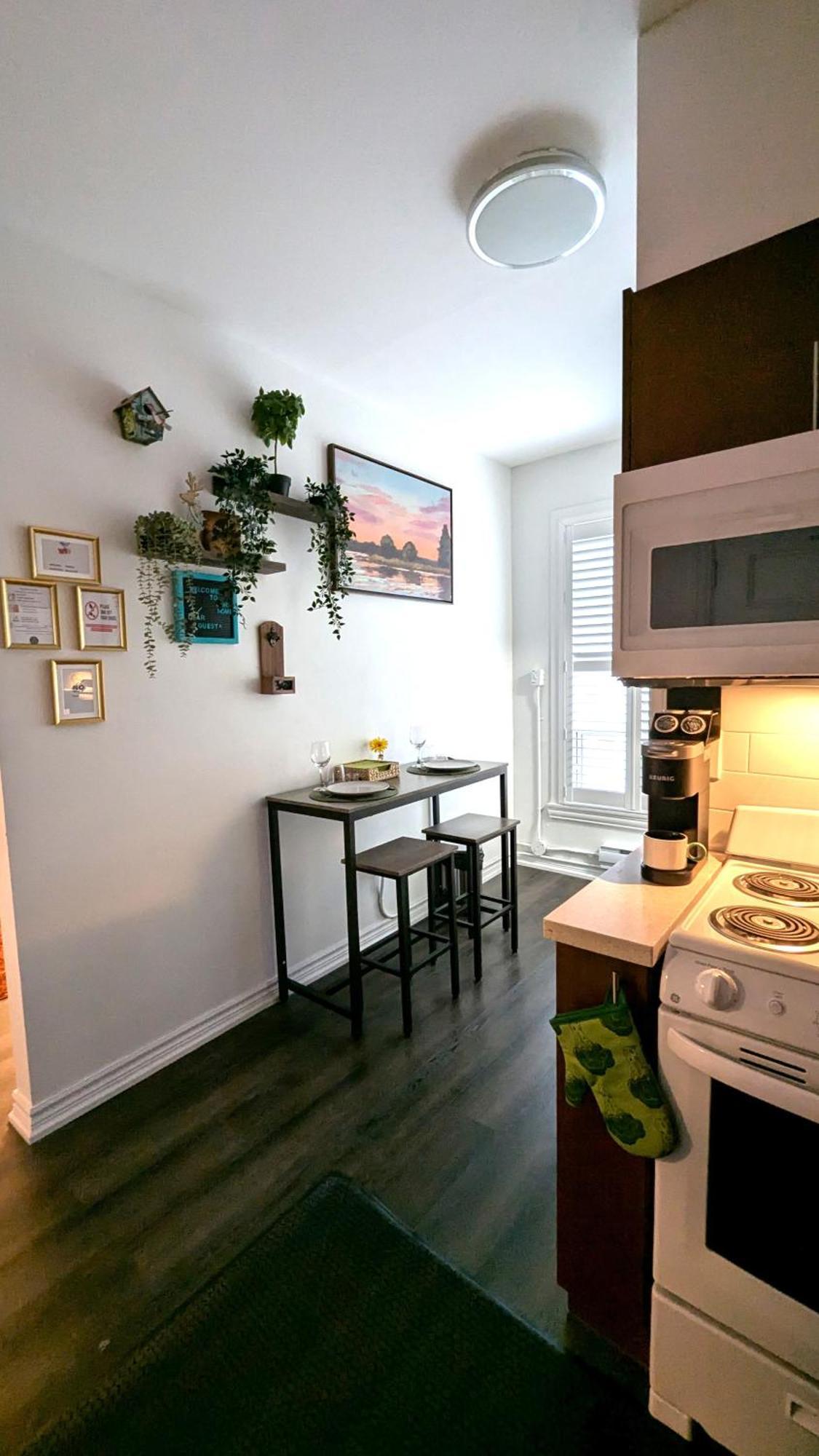 Homestay Cozy With Private Kitchen, Private Bathroom *