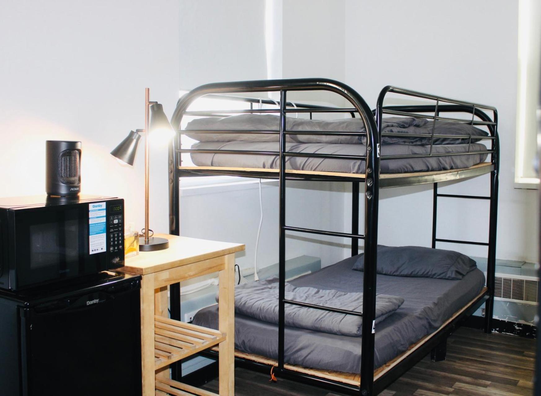 Queen Nest 2* Toronto