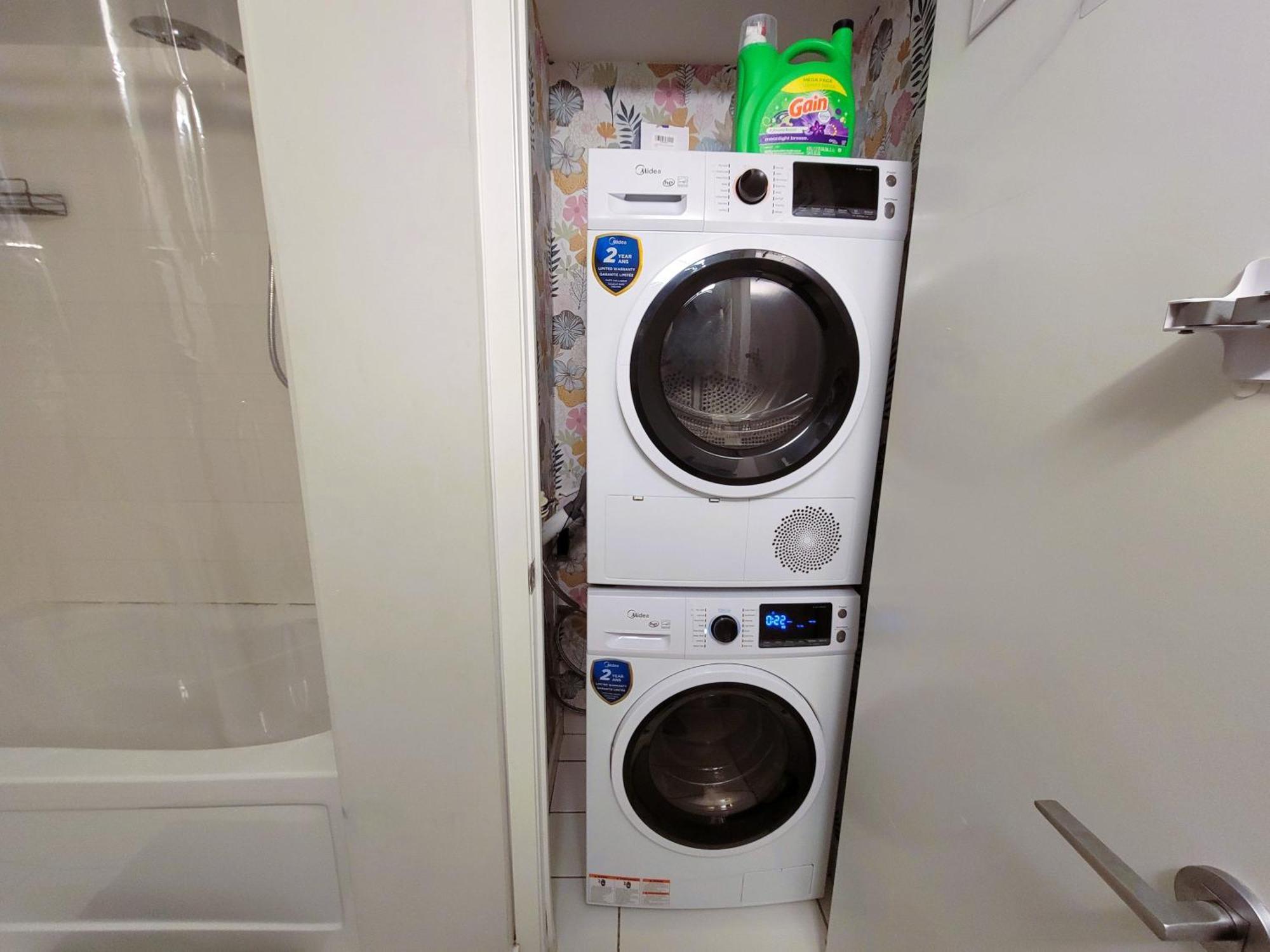 Apartment Downtown 2 Bedroom Gem With Free Parking Toronto
