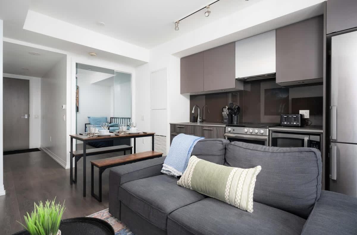 Apartment 2 Bdr With 3 Beds In Amazing Location *