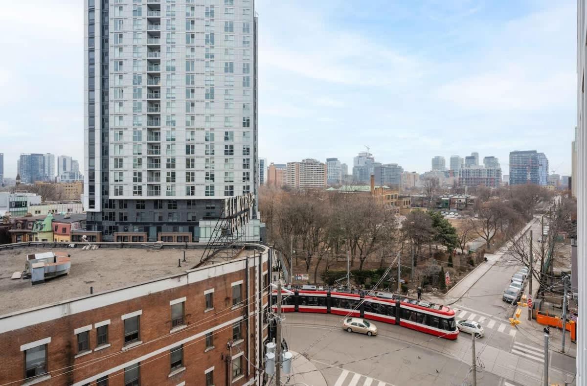 Apartment 2 Bdr With 3 Beds In Amazing Location Toronto