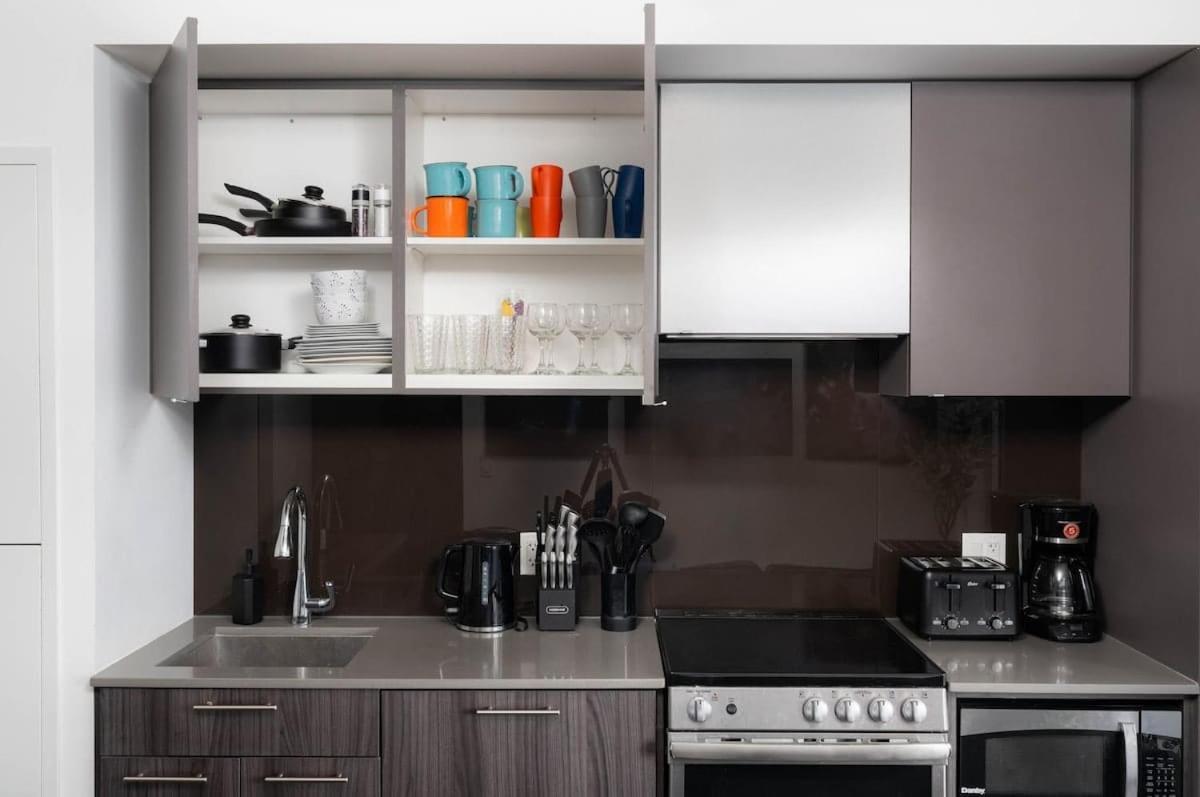 2 Bdr With 3 Beds In Amazing Location * Toronto