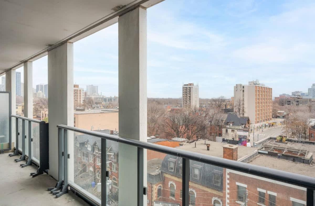 Apartment 2 Bdr With 3 Beds In Amazing Location *