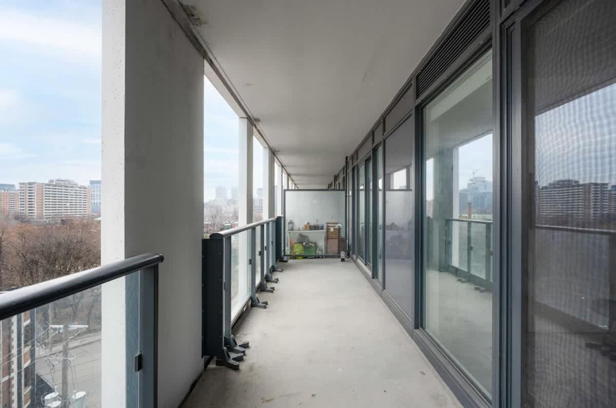 2 Bdr With 3 Beds In Amazing Location Apartment *