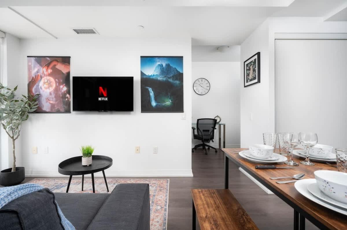 2 Bdr With 3 Beds In Amazing Location *