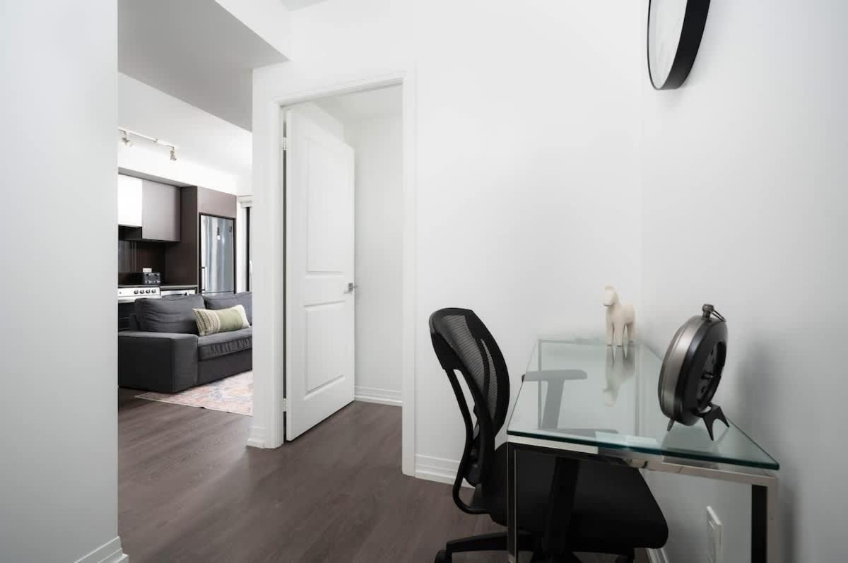 2 Bdr With 3 Beds In Amazing Location *