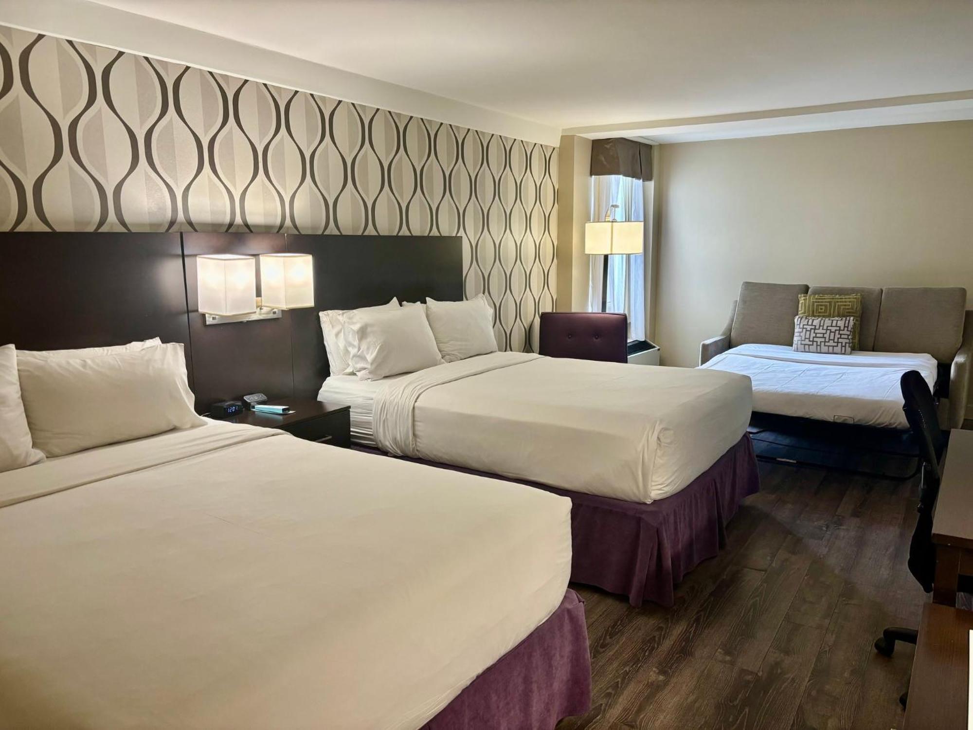 International Airport By Ihg Hotel 4*