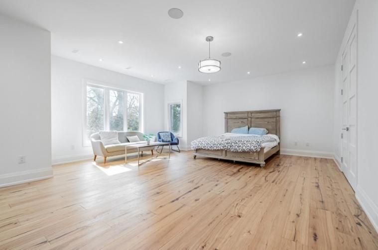 Bed & Breakfast Comfortable In Next To Yorkdale Mall