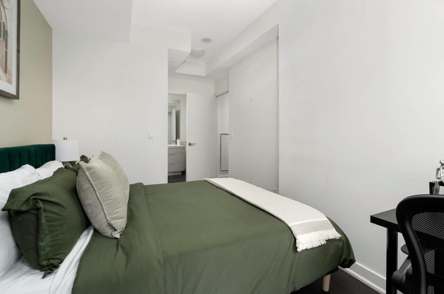 2br 2ba With Sofa Bed By Financial District Toronto