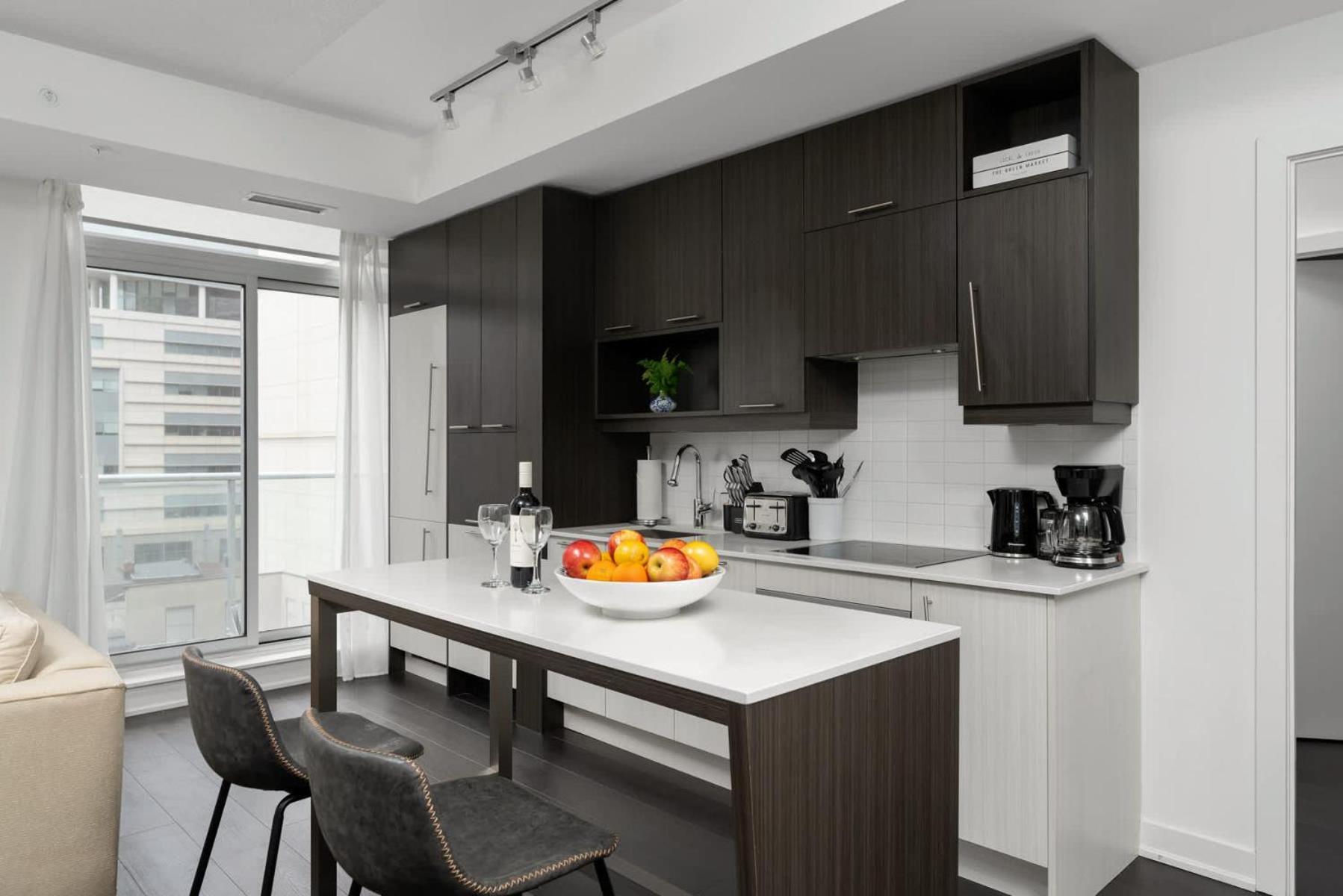 2br 2ba With Sofa Bed By Financial District Toronto