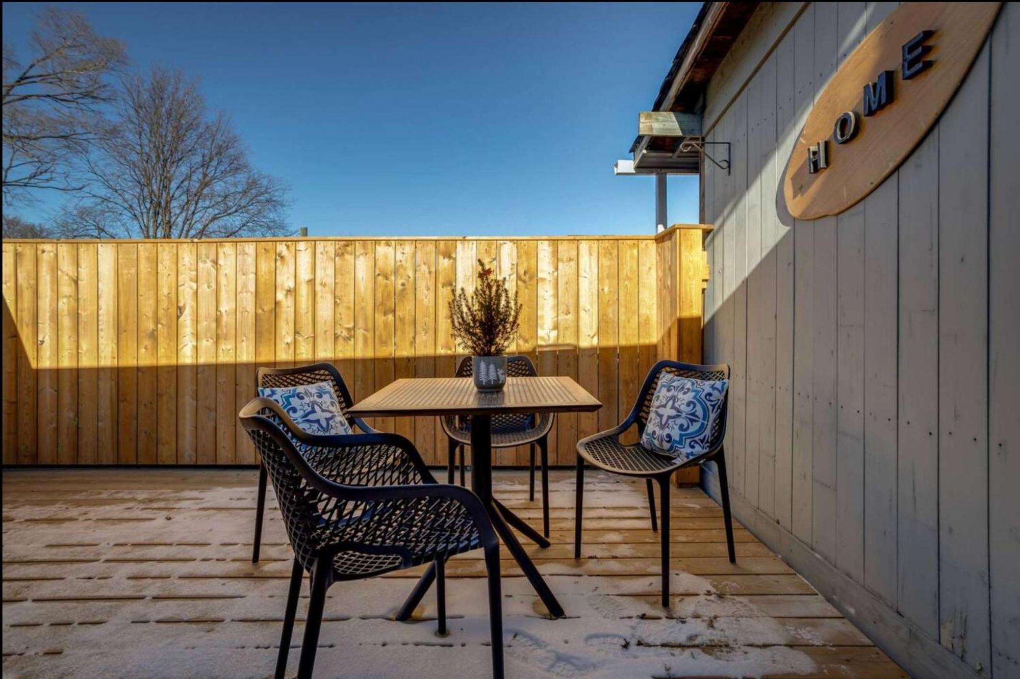 Casa Stylish With Patio In Leslieville Toronto