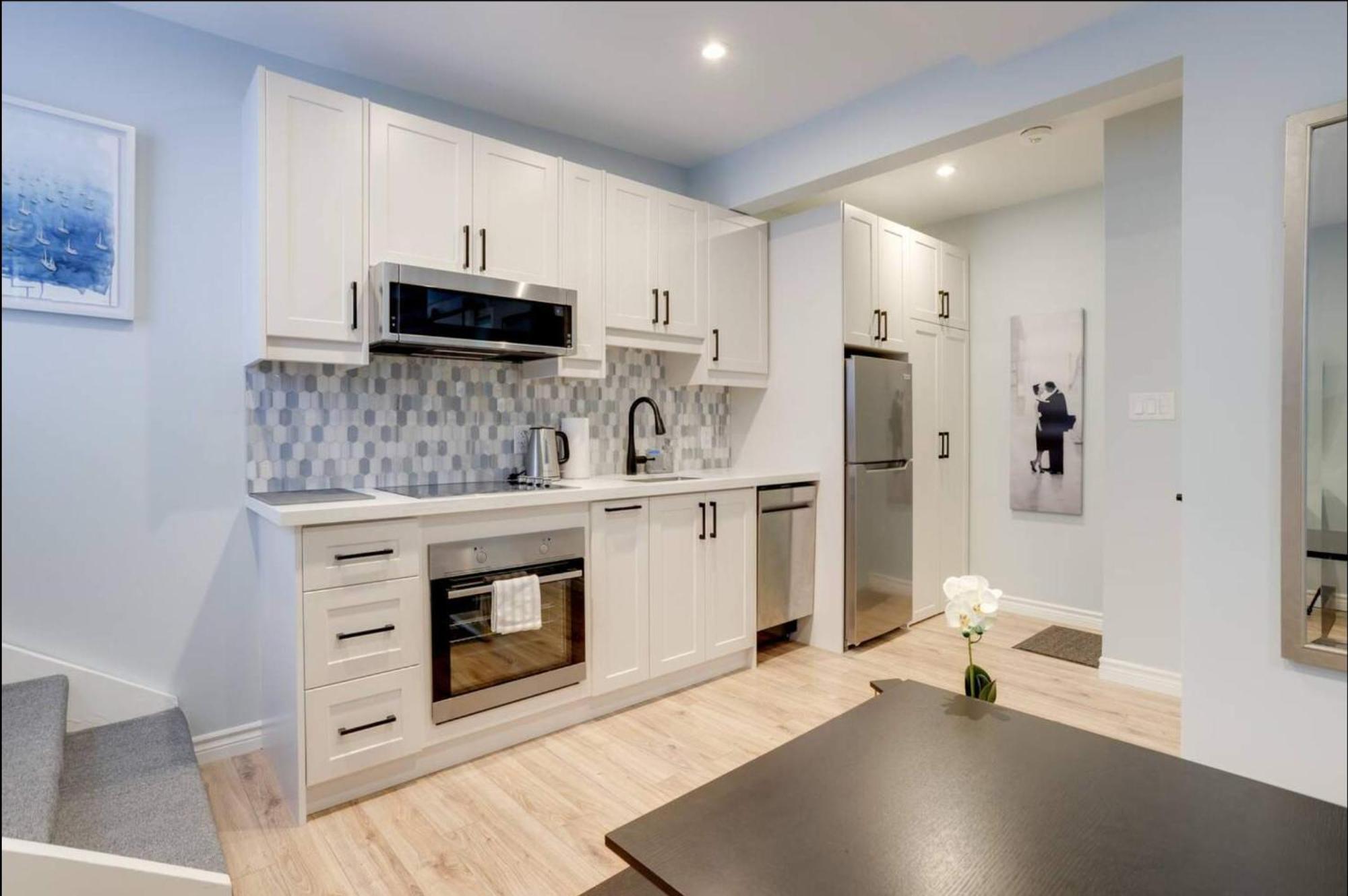 Casa Stylish With Patio In Leslieville